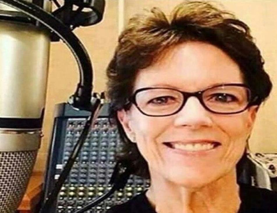 uziibb's tweet photo. Dear iphone Users,
She is the Voice of Siri...😂 https://t.co/GO0bTSEMqH