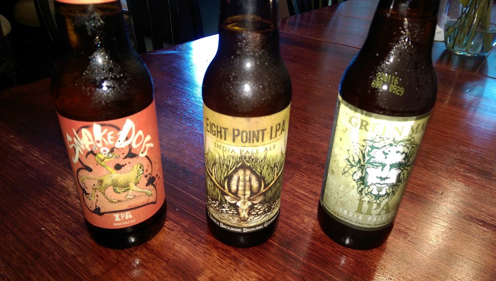 EEFFL's tweet photo. Decided to make my own 6 pack today. Even found one from home. #BluePoint #IPAsampler #beerrun https://t.co/yseIJpf43l