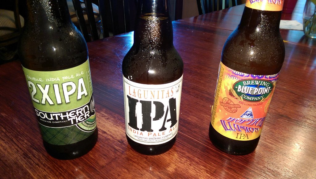 EEFFL's tweet photo. Decided to make my own 6 pack today. Even found one from home. #BluePoint #IPAsampler #beerrun https://t.co/yseIJpf43l