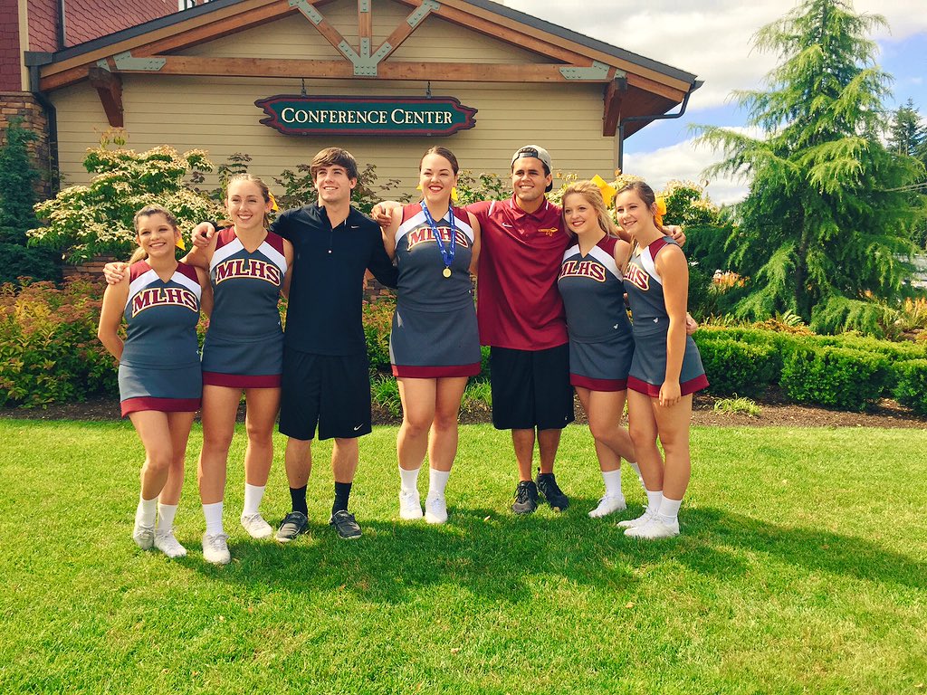 Kenzie_9660's tweet photo. SENIORS❤️🏆 #masterscamp #qualifiedfornationals #UCAcamp https://t.co/4Qbu0h9BSK