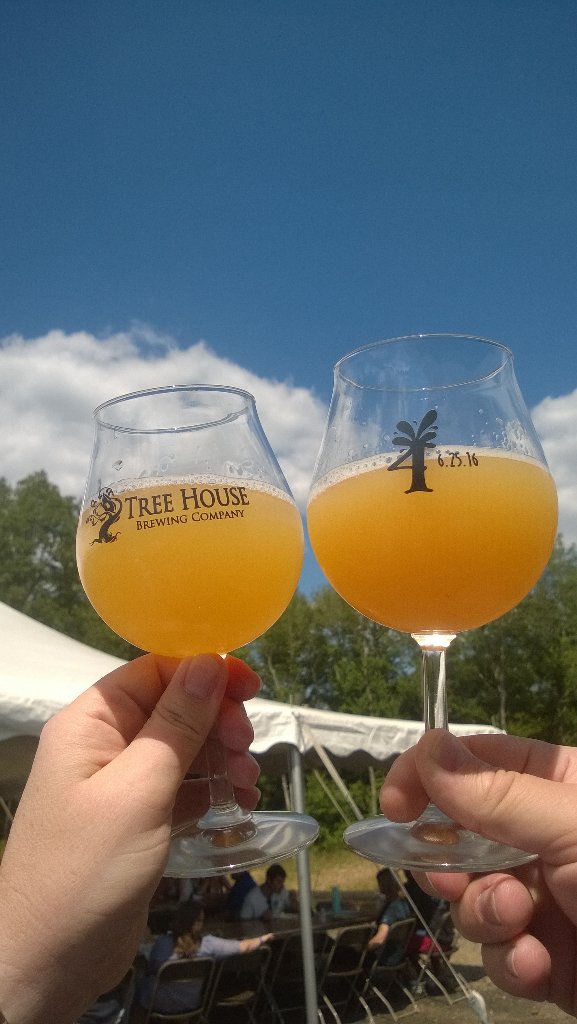 2DG_Beer_Review's tweet image. Then the sky became #VeryHazy @TreeHouseBrewCo