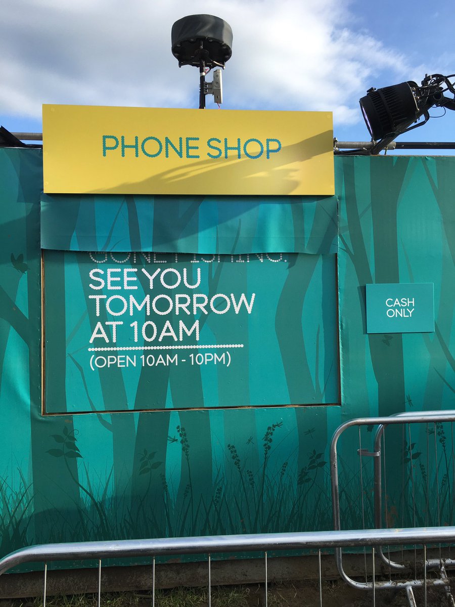 SippingZoe's tweet photo. @EE funnily enough EE it isn't 10pm yet but you seem to be shut. £20 a port and not so easy swaps https://t.co/Fr9d7mkBQ4