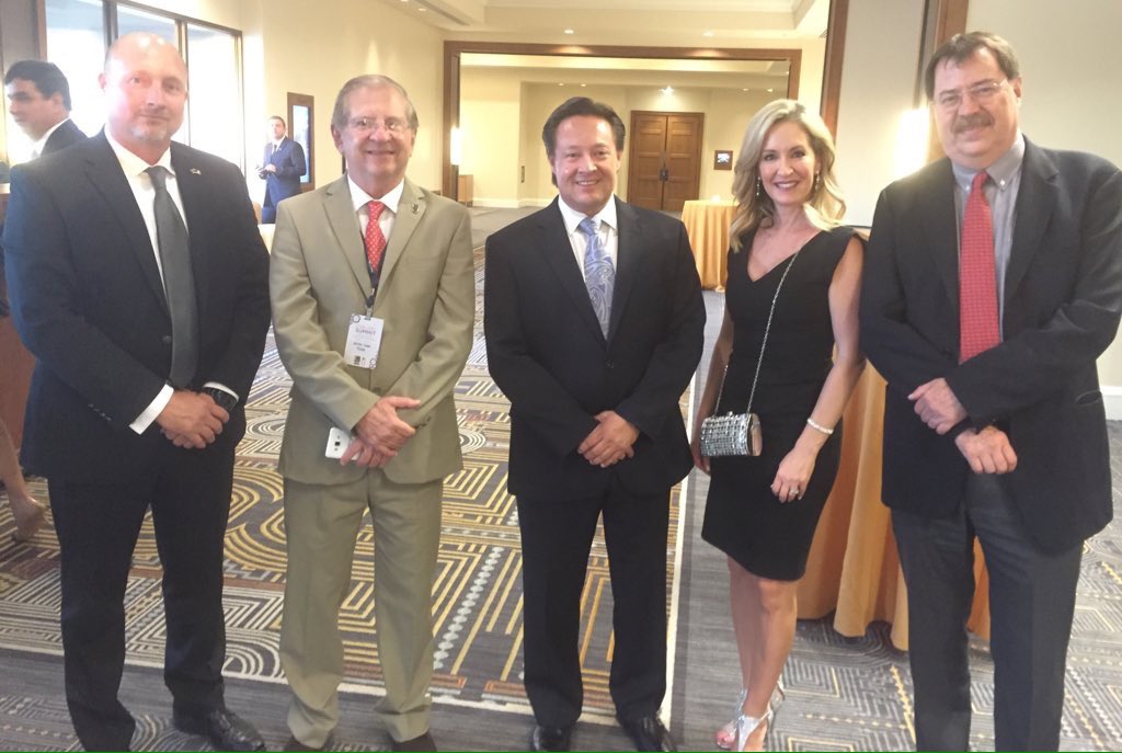 ErikaTamaura's tweet photo. Dr. Javier Vales, Rector de @ITSON con @FaustinoFelix, Alcalde de Cajeme y la Universidad de Arizona.
#AMCSummit16 https://t.co/eTq87iaq9l