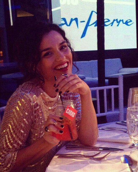 Probando el nuevo trago de <a href="/revistacaras/">revistacaras</a> 🍸