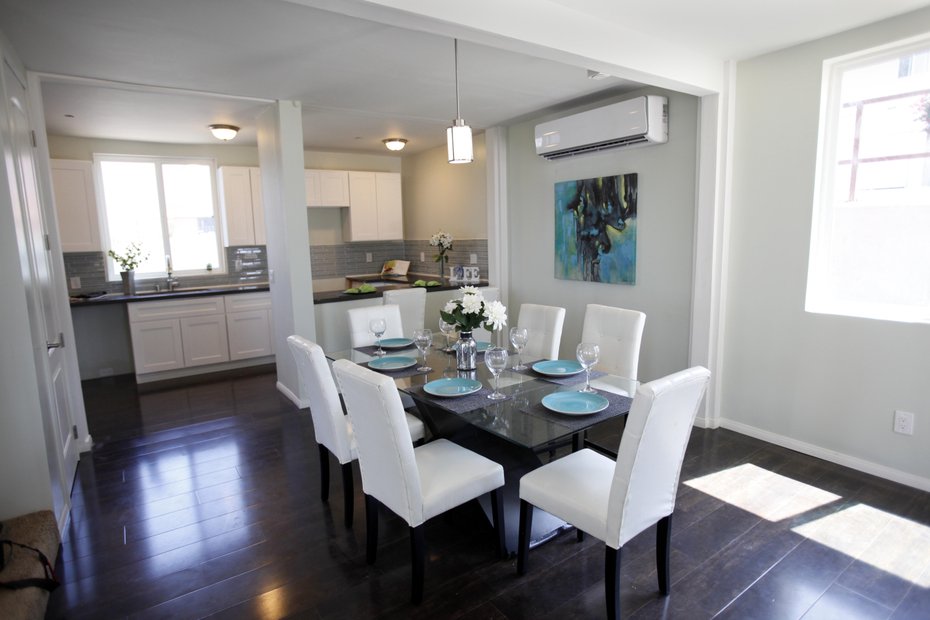 sdut's tweet image. A San Diego home built out of shipping containers just went on the market for $800K: