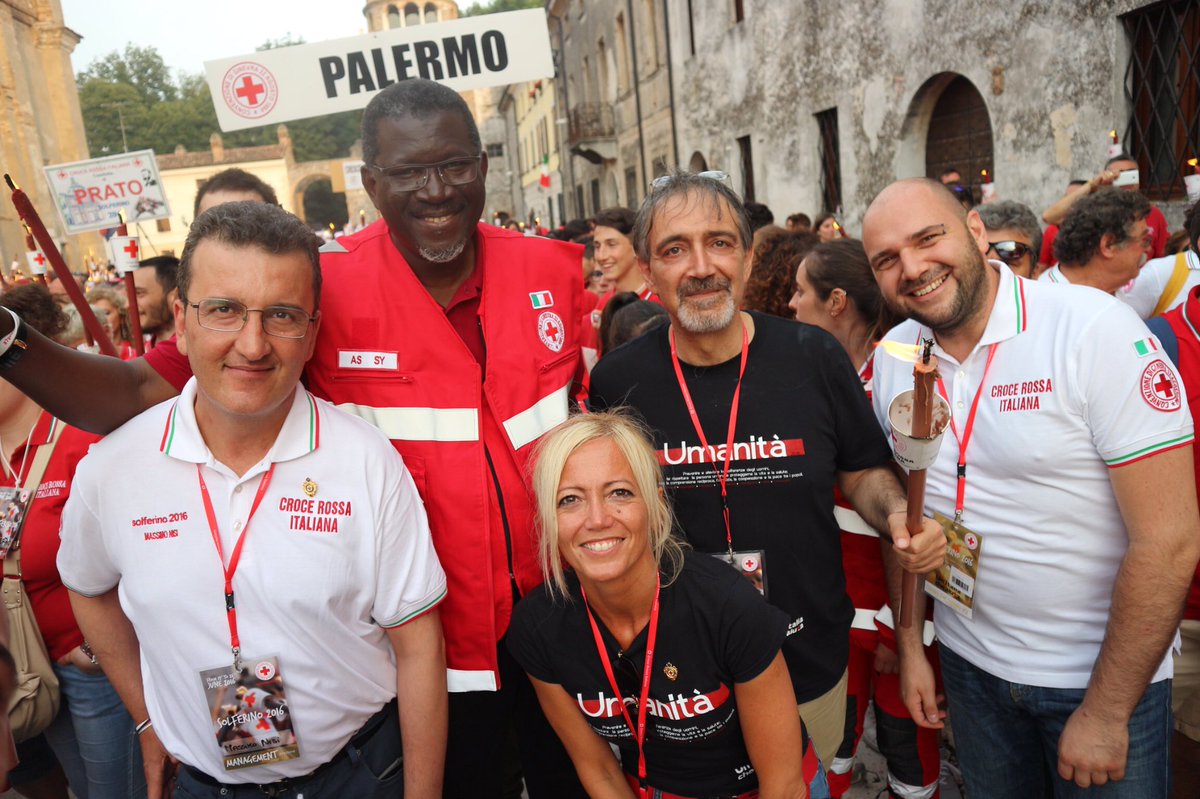 Crinova's tweet photo. crocerossa: Quando si dice facce da #CroceRossa! As Sy Federation con alcuni membri del Consiglio Direttivo #Solfe… https://t.co/HAra2A6rym
