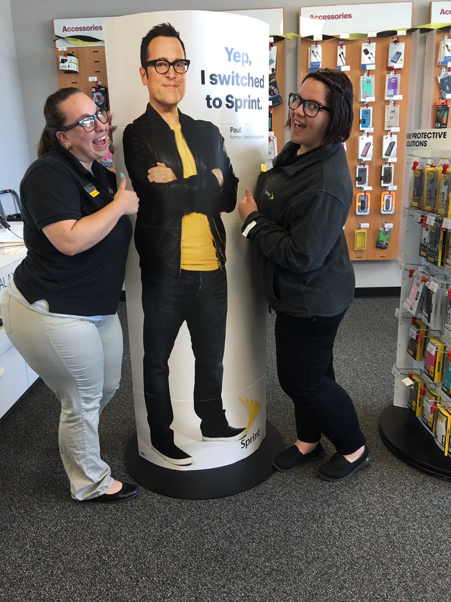 Jut hanging with Paul! He left Verizon...what about you? @c_pisani17 <a href="/Heather_B43/">𝐇𝐞𝐚𝐭𝐡𝐞𝐫 𝐌𝐨𝐬𝐜𝐚</a> <a href="/ConradJHunter1/">Conrad J Hunter</a> @sprintNEarea