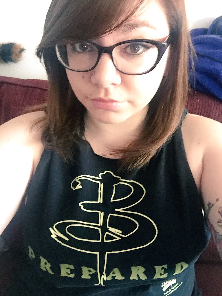 stephplusverb's tweet photo. Ready for the #Buffy #SlayAThon 💪🏻 https://t.co/TLDosyi0io