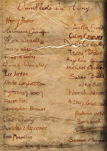 Harry_Potter_TM's tweet photo. Lista con los miembros del Ejército de Dumbledore. 

¿Notas algo raro?

https://t.co/wnKsOGVtDr