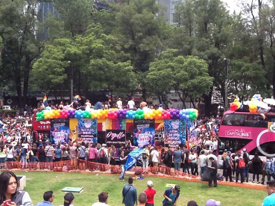 PRDMexico's tweet photo. Gran participación de militantes del PRD en la Marcha del Orgullo LGBTTTI #Pride2016 https://t.co/lPnA5b9CEU