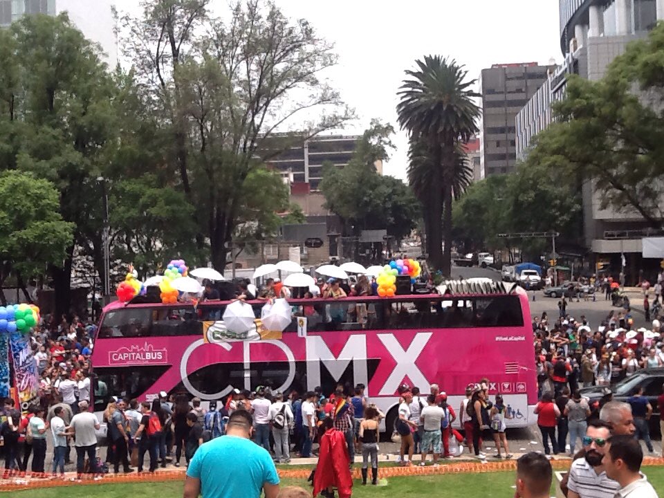 PRDMexico's tweet photo. Gran participación de militantes del PRD en la Marcha del Orgullo LGBTTTI #Pride2016 https://t.co/lPnA5b9CEU