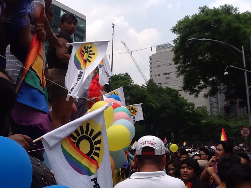PRDMexico's tweet photo. Gran participación de militantes del PRD en la Marcha del Orgullo LGBTTTI #Pride2016 https://t.co/lPnA5b9CEU