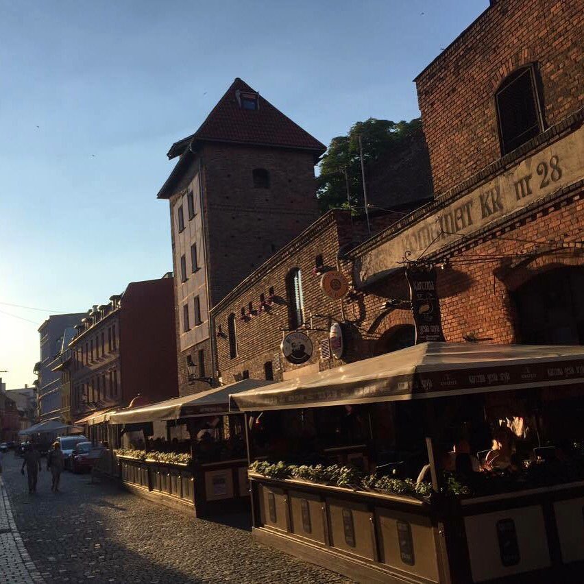 Meadology's tweet photo. Seeking mead in the lovely little town of Torun #meadology #mead #Poland #Torun https://t.co/Tbmmv5IyFR