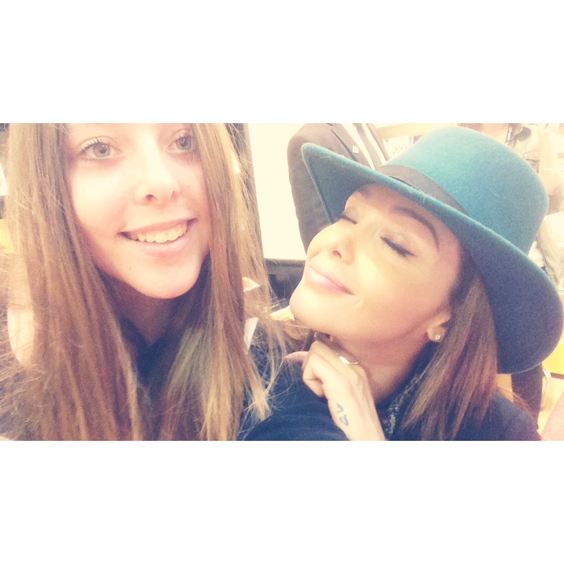Lina_Bcr's tweet photo. Tu me manque ma belle ๐ชโค๏ธ @Nabilla #TropVite #PetitShampoing https://t.co/F6mRVJVLmP