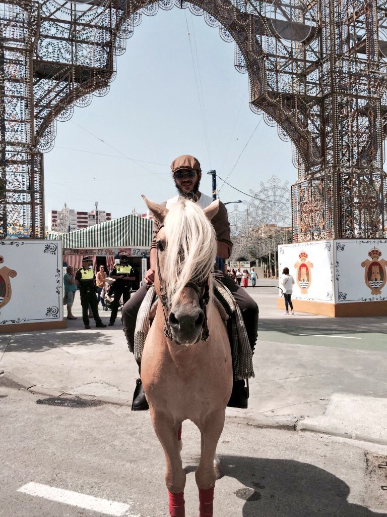 Algeciras_Sur's tweet photo. Nuestra feria se viste de gala para recibir a un cantante de lujo @canelitareal https://t.co/IbpPfJPIFG