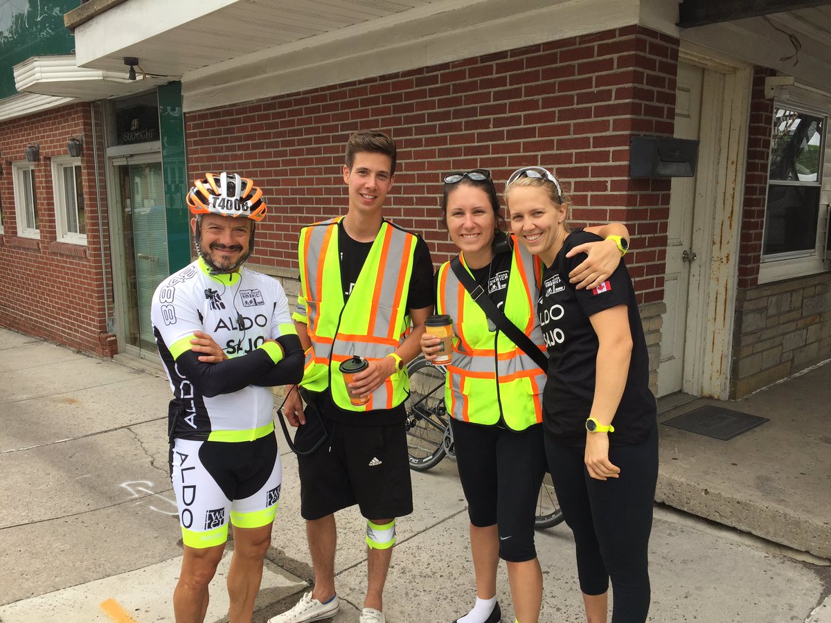 ALDO_RAAM's tweet photo. Smiley team makes everything better! #almostThere #RAAM2016 https://t.co/Vhg1nVlfU8