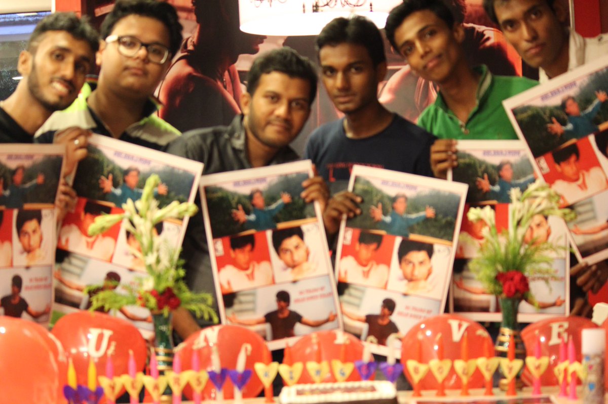 Maishaan's tweet photo. In Pics : SRKUniverse Team Kolkatta Celebrating #24YearsOfKingKhan https://t.co/ijOE6vKnuA
