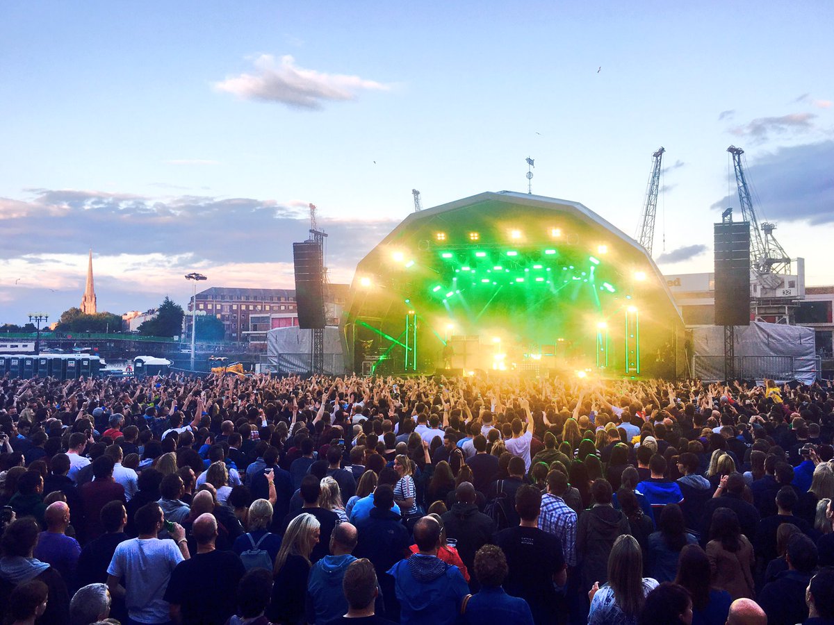 That's what we call a #Bristol welcome for <a href="/thebottlemen/">Catfish&theBottlemen</a> #bss16
