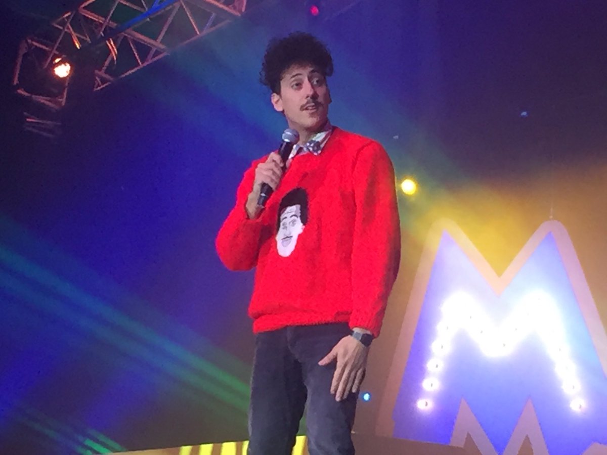 😂😂😂😂😂 <a href="/schalkiebez/">Schalk Bezuidenhout</a> is wearing a jersey with his face on. It's perfect 😂😂 <a href="/MagtagLag/">Magtag!</a>