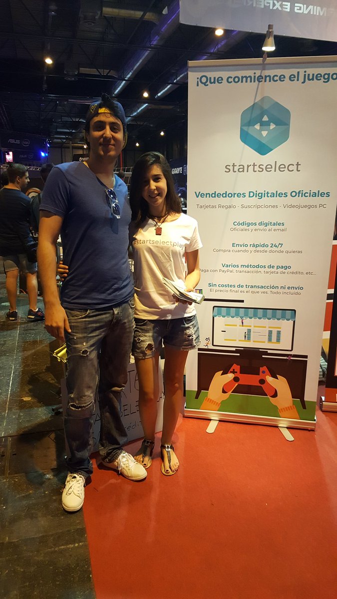 Lau_714's tweet photo. En el stand de #StartSelectPlay con el señorito @xFaRgAnx. Muchas gracias @Startslct_ES. https://t.co/C6OldE3Krx