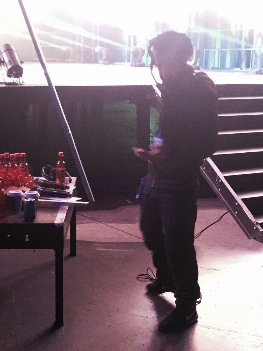 Man met vele talente. Agter-die-skerms-aksie by #Magtag met @fortyshort.