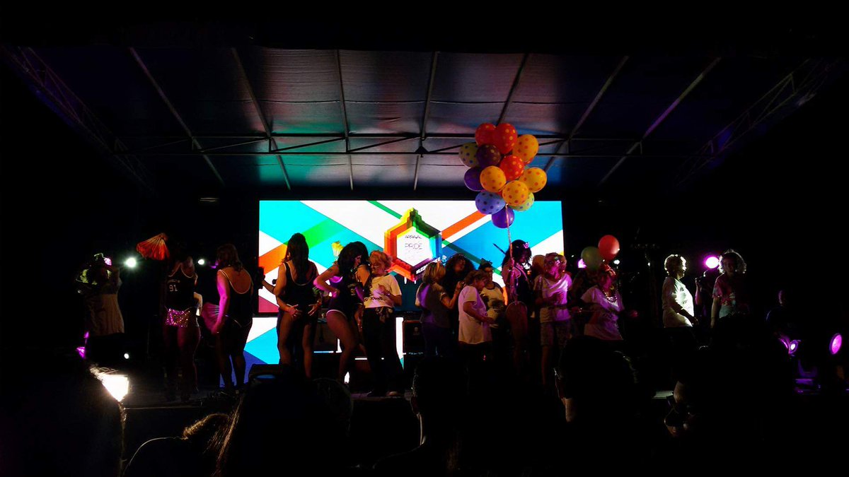 dezanovept's tweet photo. Beatriz Gosta a animar a noite no Arraial Pride. Tudo ao palco! #orgulho2016 #arraialpride #Lisboa #pride2016 https://t.co/n4jvVm0YZl