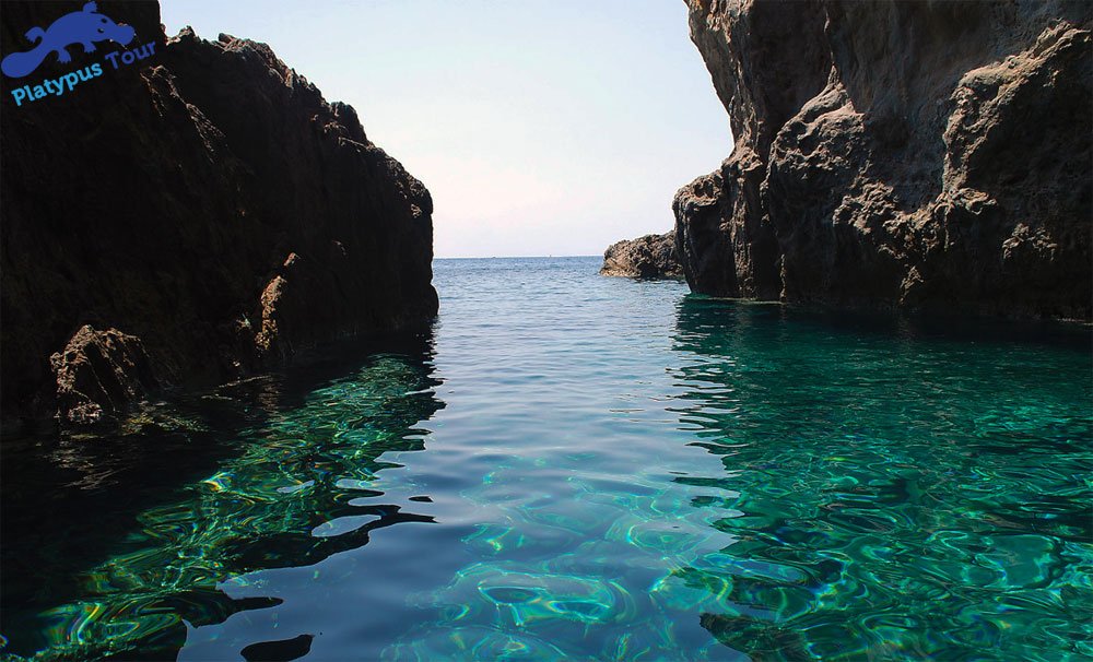 Non c'è bisogno di volare lontano...queste sono le acque cristalline della notra #Ischia! #Iloveischia #platypustour