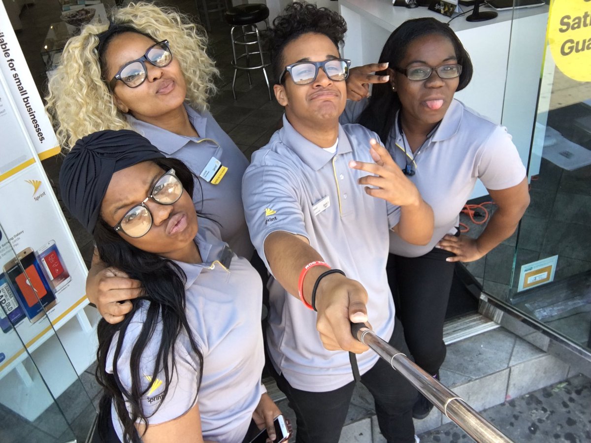 Sprint_Ritz's tweet photo. #SprintSaysThanks at WR Flatbush #paulswitchedtosprint #WhoIsNext @kgerber0218 @LauraMcLaugh96 @marceloclaure https://t.co/KVhKx2lBRN