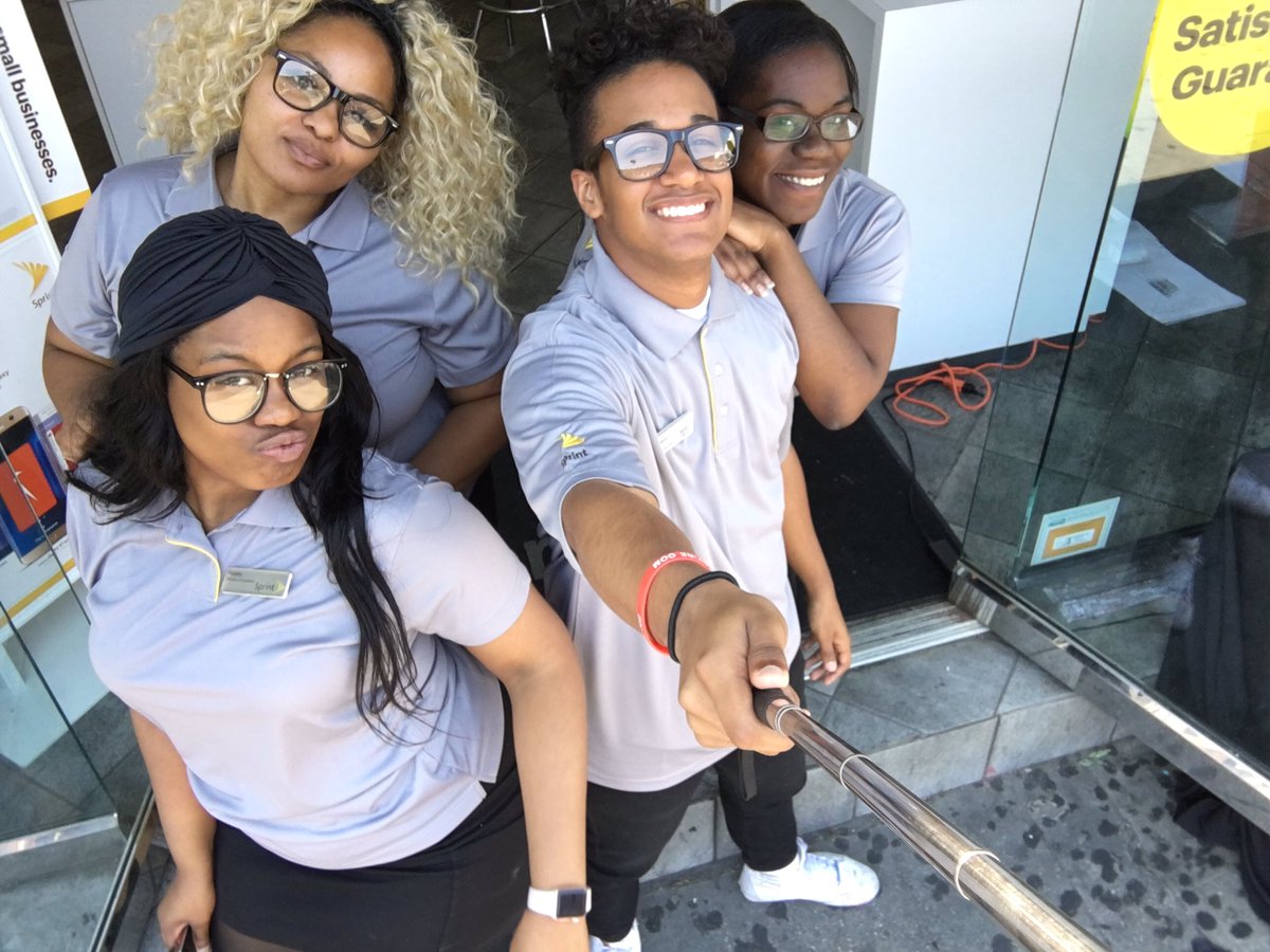 Sprint_Ritz's tweet photo. #SprintSaysThanks at WR Flatbush #paulswitchedtosprint #WhoIsNext @kgerber0218 @LauraMcLaugh96 @marceloclaure https://t.co/KVhKx2lBRN