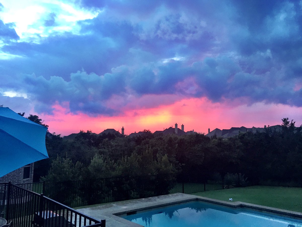 jasonzguest's tweet photo. Brilliant, summer colors within this western @TravisCountyTX #sunset, #HamiltonPoolRoad. @KXAN_Weather https://t.co/npG3UnqGdL