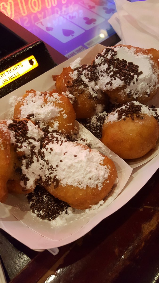 FatGuyDeals's tweet photo. An end of an era at The Mermaid Casino after they close, no more Deep Fried Oreos for .99 #rip #deepfriedoreos #fat https://t.co/ZJOx6OubBG