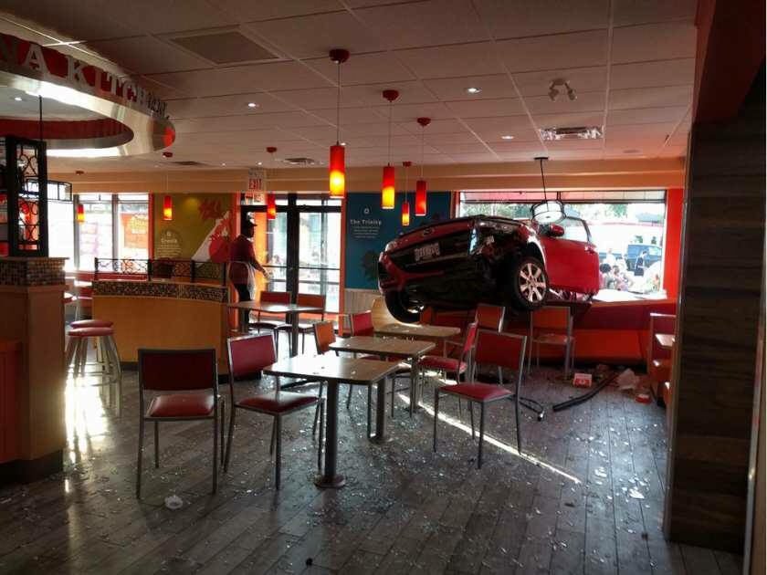 OttawaProbz's tweet photo. This is our ottawans walk into Popeyes #OttawaProblems https://t.co/maC50dJWkr