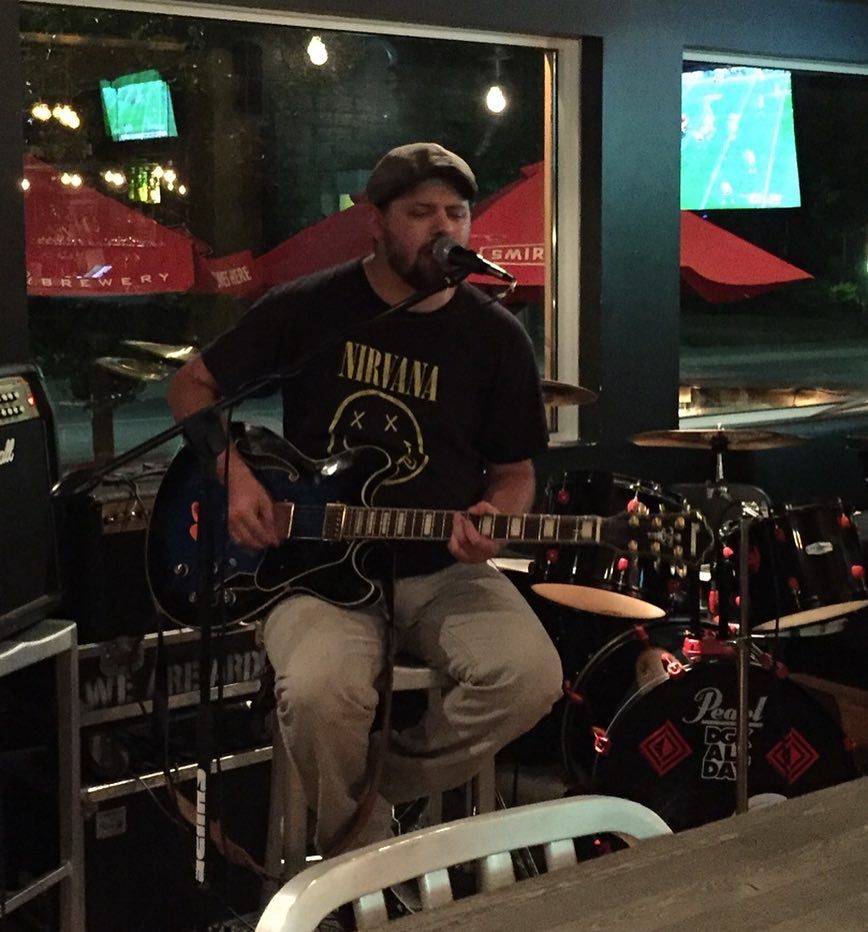 Josh playing a couple of songs solo before our second set here. ift.tt/290cztl