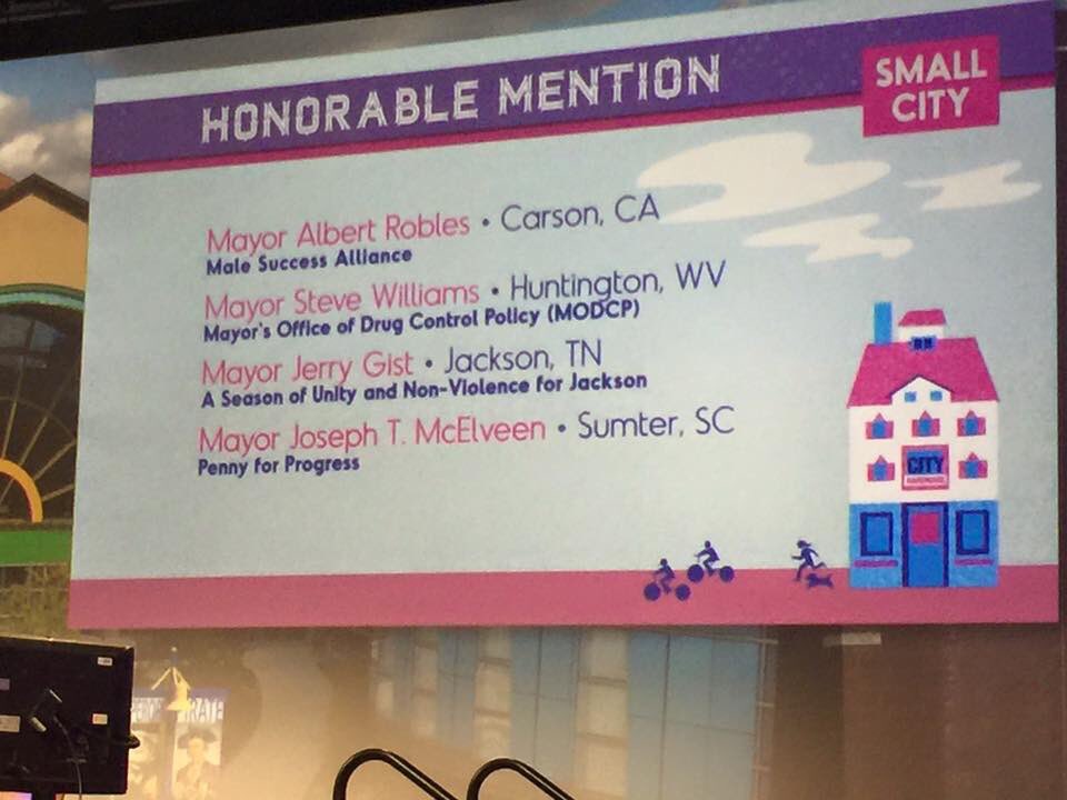 huntingtoncity's tweet photo. .@HuntingtonMayor's Ofc of Drug Control Policy recognized by US Conference of Mayors! #ABC8 #MakeNoLittlePlans https://t.co/zf1rxAsDPi