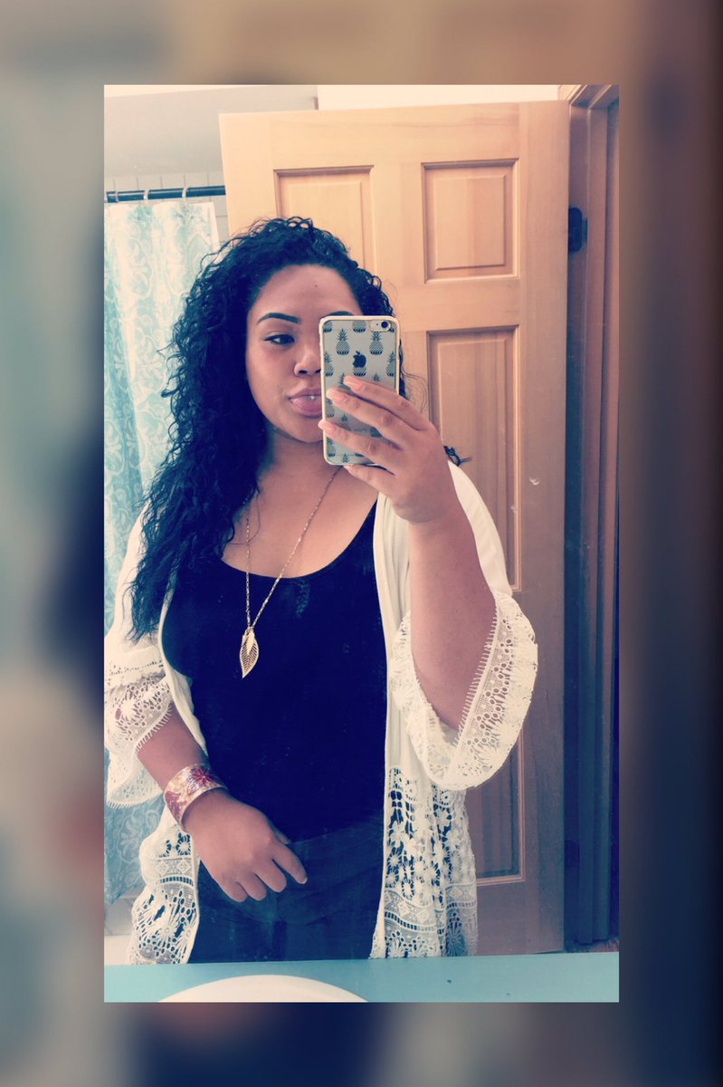 jazzyschirm's tweet photo. #PolyGirlsBreakTheInternet🌴🌸 #BigHeadsBreakTheInternet😂 https://t.co/oZTJRVMtLI