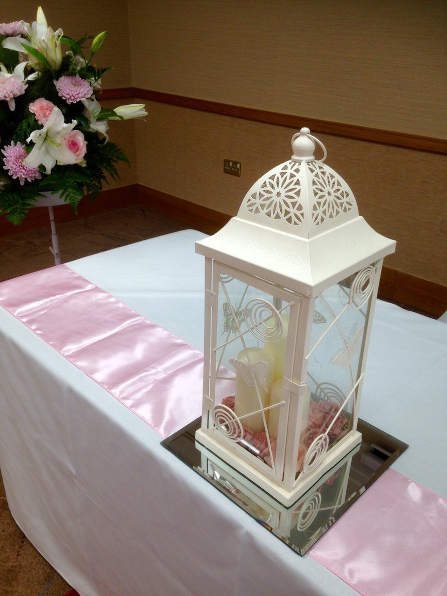 "Pretty in Pink" <a href="/HiltonEMA/">Ema Hilton</a>