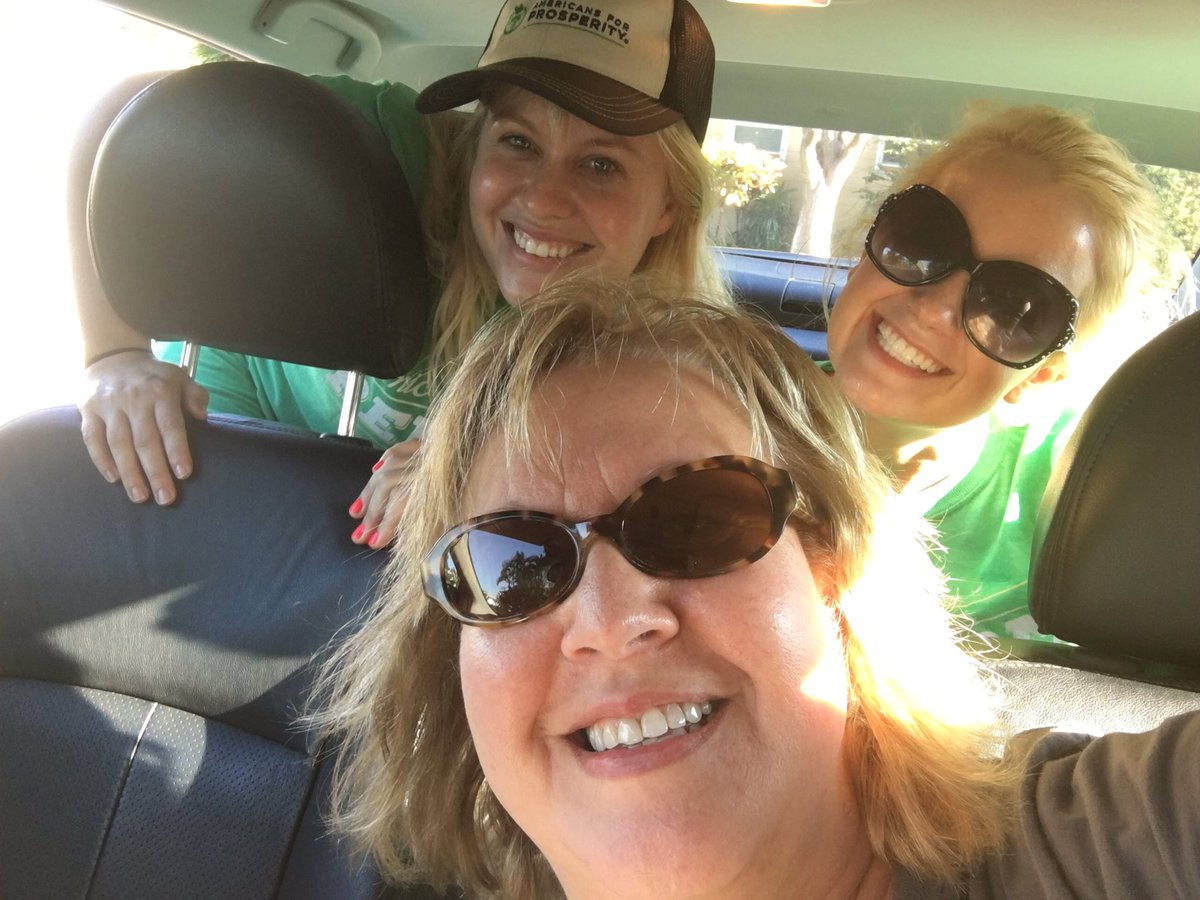 StarlaMBrown's tweet photo. Knocking doors in Lake Worth #Torchbearers @JencyDawn @AFPFlorida #FreedomFun https://t.co/hejDXmZb1h