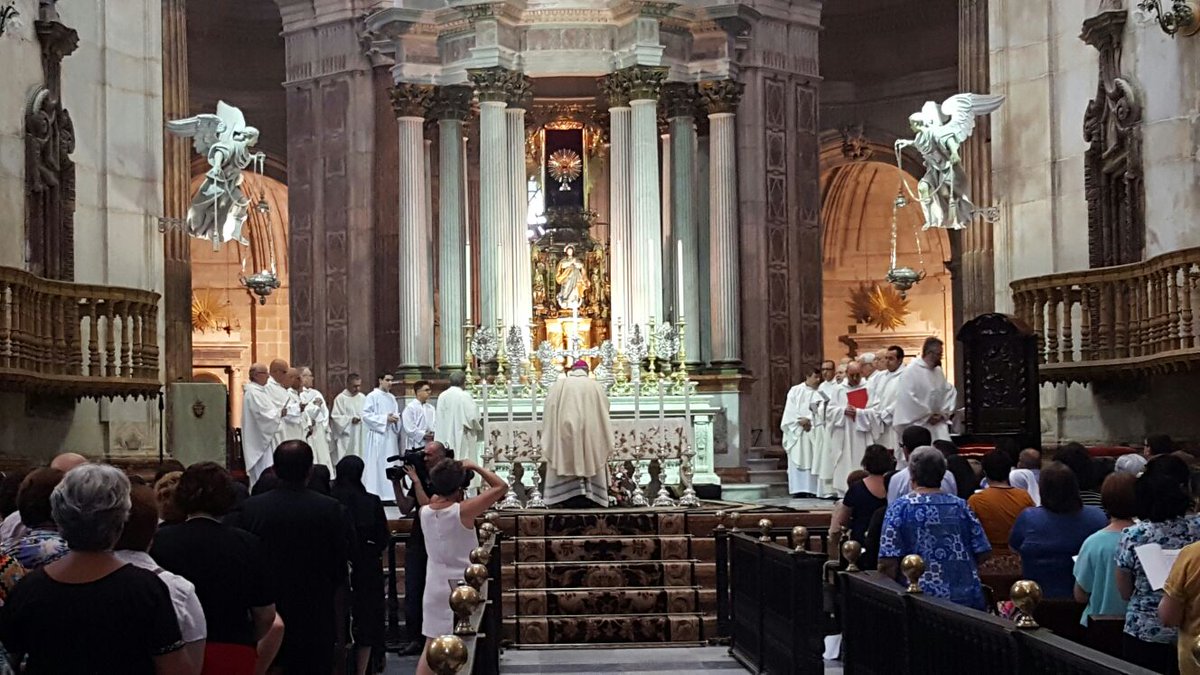 Madre del Buen Pastor y San Francisco de Asís tweet media