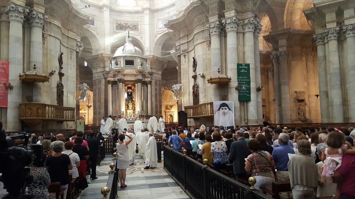 Madre del Buen Pastor y San Francisco de Asís tweet media