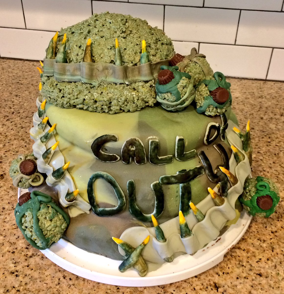 RiveraTracyM's tweet photo. My 13 year old wanted #CallOfDuty cake. Not bad for an amateur. Lol. #FoodArt #ExpressCreativity #ArtInAllForms https://t.co/KVZKYZh9cA