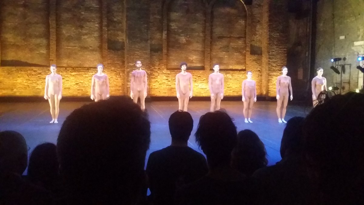 Krapp Live (@klpteatro_live) on Twitter photo Vibrante, essenziale, oltre il tempo #TrishaBrownDanceCompany chiude in bellezza la #BiennaleDanza2016 <a href="/la_Biennale/">La Biennale di Venezia</a> Vibrante, essenziale, oltre il tempo #TrishaBrownDanceCompany chiude in bellezza la #BiennaleDanza2016 <a href="/la_Biennale/">La Biennale di Venezia</a>