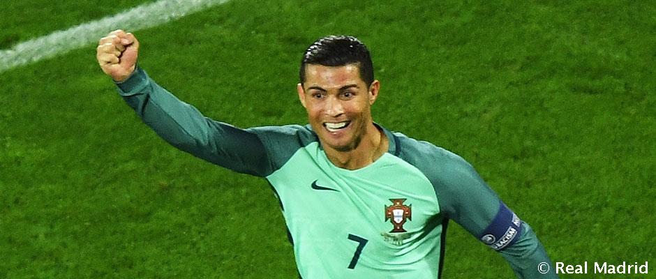 🏆⚽🌍

<a href="/Cristiano/">Cristiano Ronaldo</a> and <a href="/officialpepe/">Pepe</a> helped Portugal to the quarter-finals of #Euro2016!

READ: bit.ly/Euro2016Updates