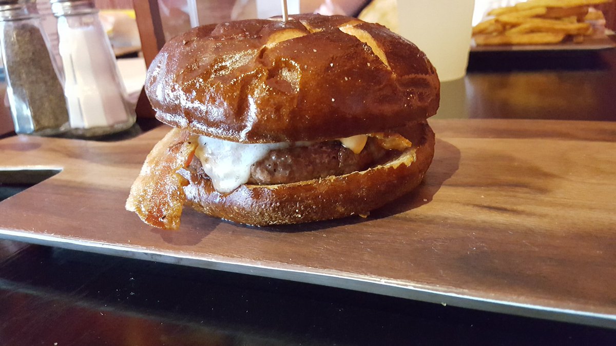 marcusrritter's tweet photo. @IndyBurgerWeek 
Second round at @FlammeBurger , #7 burger of the week. 
Salad month coming up. 
#IndyBurgerWeek https://t.co/7Ml3HnQqwc
