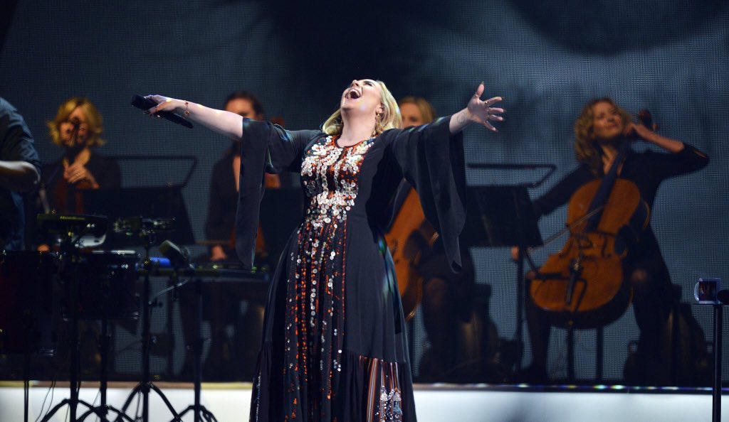 EmilyCheeseman2's tweet photo. Euphoria @Adele #Glasto2016 https://t.co/105MbXYdDm