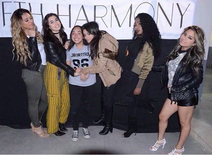 xscaredofhappyx's tweet photo. No puedo creer que mi sueño se hizo realidad😭 las amo con todo mi💓 son mi todo 😘 #727vip #FifthHarmonyenChile 24/06 https://t.co/CpNlo9Y8bP