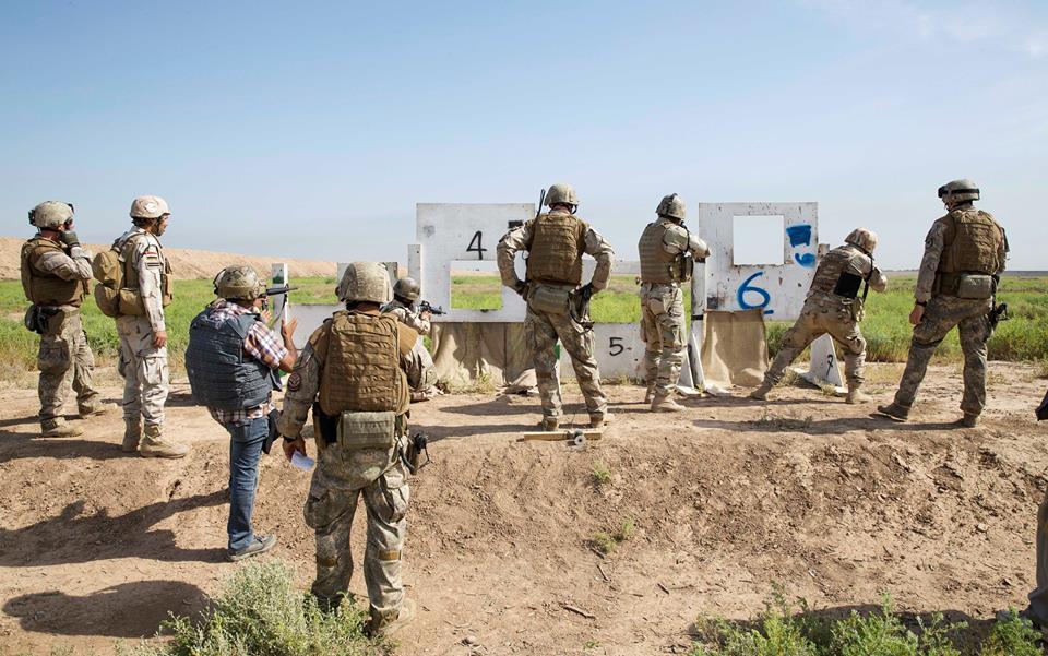 تدريبات الجيش العراقي الجديده على يد المستشارين الامريكان  - صفحة 4 Cl1Pg4tWkAQA5Ei