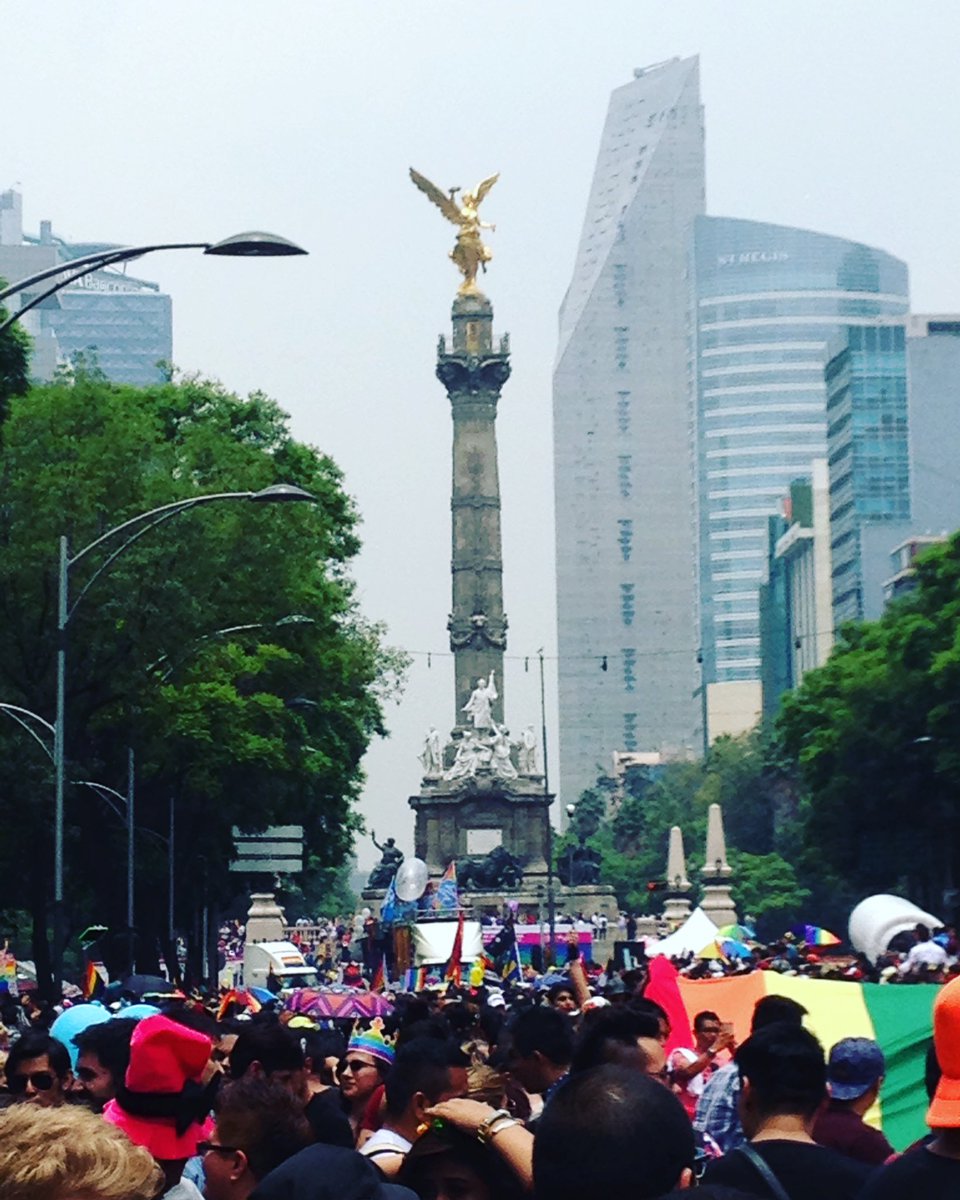 SoyHomosensual's tweet photo. #pride2016  #lgbt #gay #cdmx #orgullohomosensual 👬👭👩‍❤️‍👩👨‍❤️‍👨👨‍👨‍👧👩‍👩‍👦‍👦🌈 https://t.co/tqFnaM6vMl