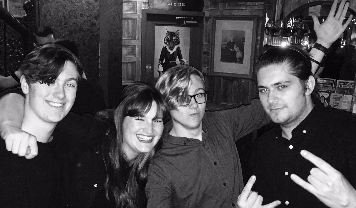 TheHartsBand's tweet photo. The Victoria 17/06/16 #band #theharts https://t.co/0eR69MP8HH