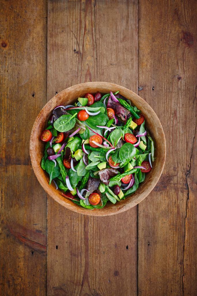 Una ensalada siempre es una receta fácil y rica. ;) ▶bit.ly/ensalada_salte….