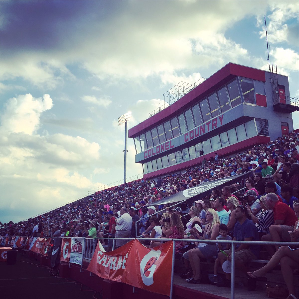 ColonelRuttley's tweet photo. Record breaking crowd today for our Manning Passing Academy Air It Out event! #MPA16 #GeauxColonels https://t.co/vlCwWql7f6
